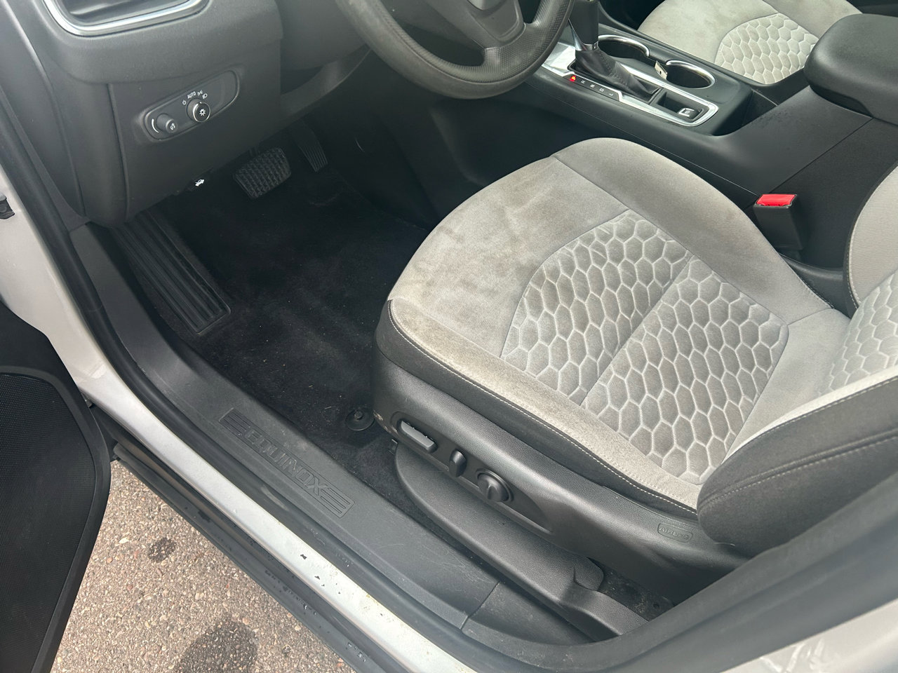 Used 2021 Chevrolet Equinox LS w/ LS Convenience Package image 10