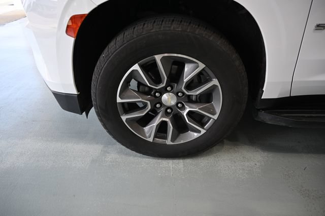 Used 2021 Chevrolet Suburban LT w/ Luxury Package AWD/4WD image 32