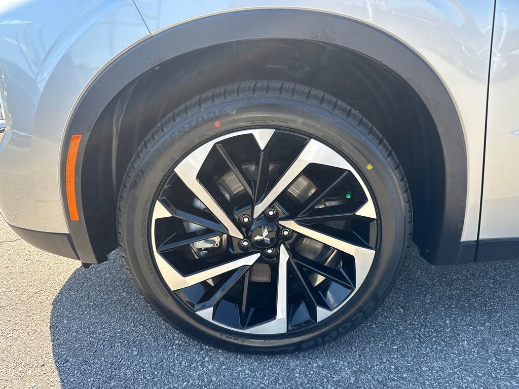 Used 2024 Mitsubishi Outlander SE image 9
