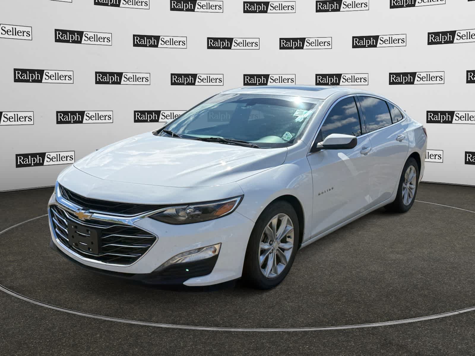 Used 2021 Chevrolet Malibu LT FWD image 2