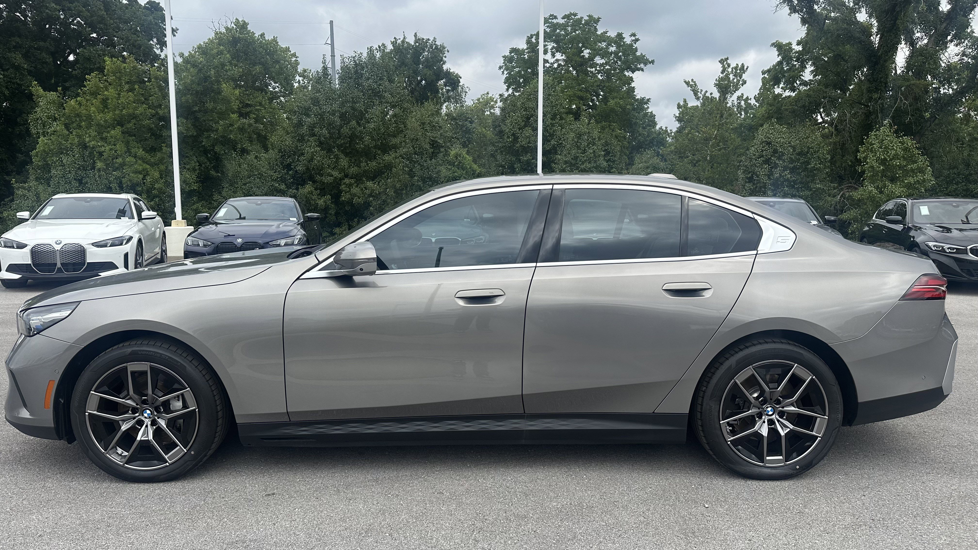 Used 2026 BMW i5 eDrive40 AWD/4WD image 6