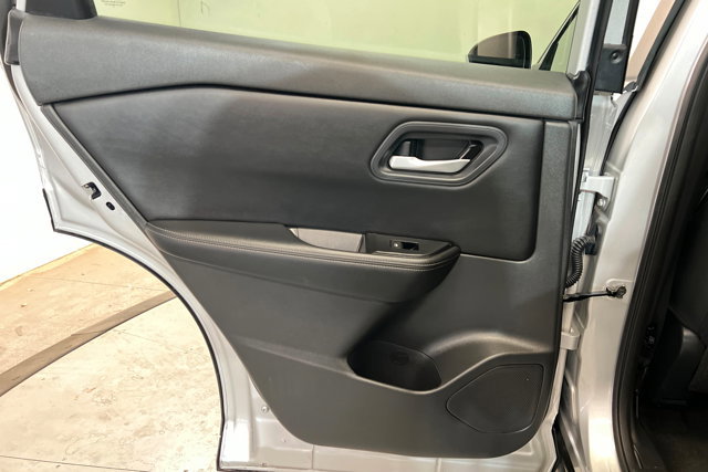 Used 2024 Nissan Rogue SV image 18