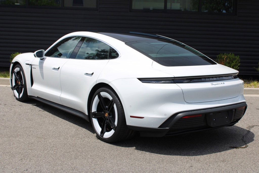 New 2025 Porsche Taycan 4S image 3
