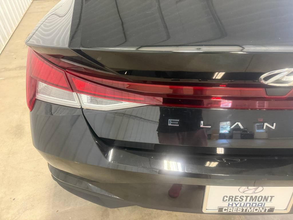 Used 2022 Hyundai Elantra SE FWD image 18
