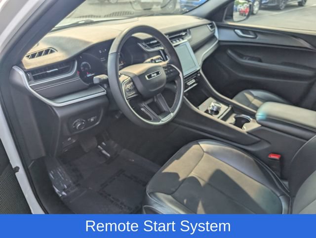 Used 2025 Jeep Grand Cherokee Altitude AWD/4WD image 15