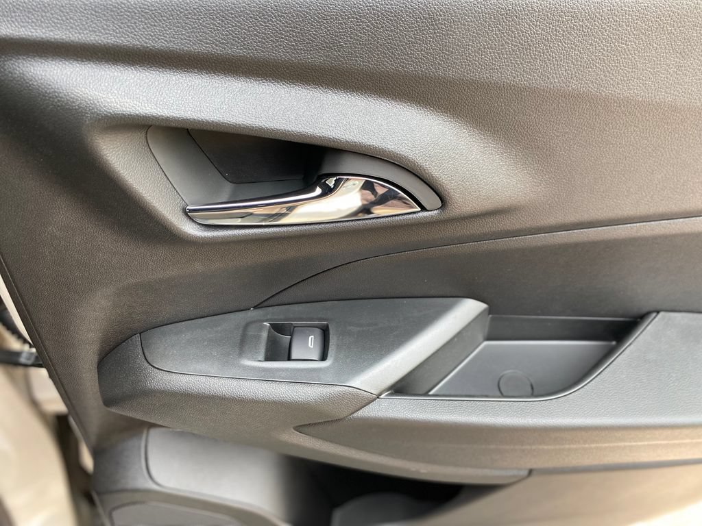 New 2026 Chevrolet Trax RS w/ Sunroof Package FWD image 14