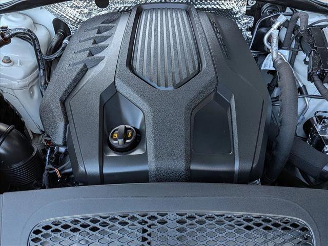 Used 2025 Porsche Macan Turbo image 28