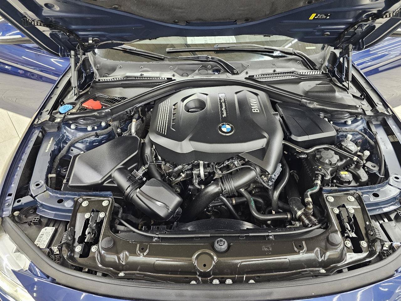 Used 2017 BMW 330i xDrive Sedan AWD/4WD image 40