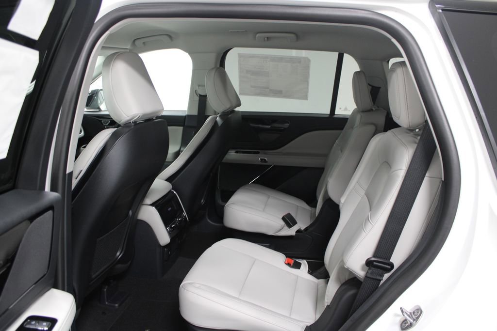 New 2026 Lincoln Aviator 2WD w/ Jet Appearance Package image 25