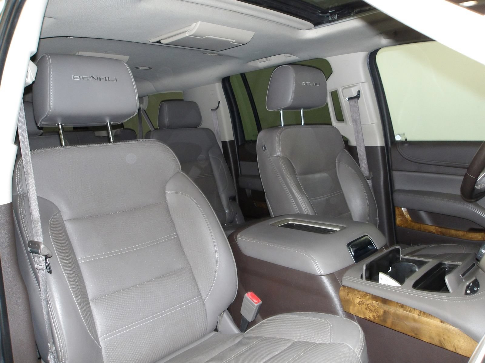 Used 2016 GMC Yukon XL Denali w/ Open Road Package AWD/4WD image 17