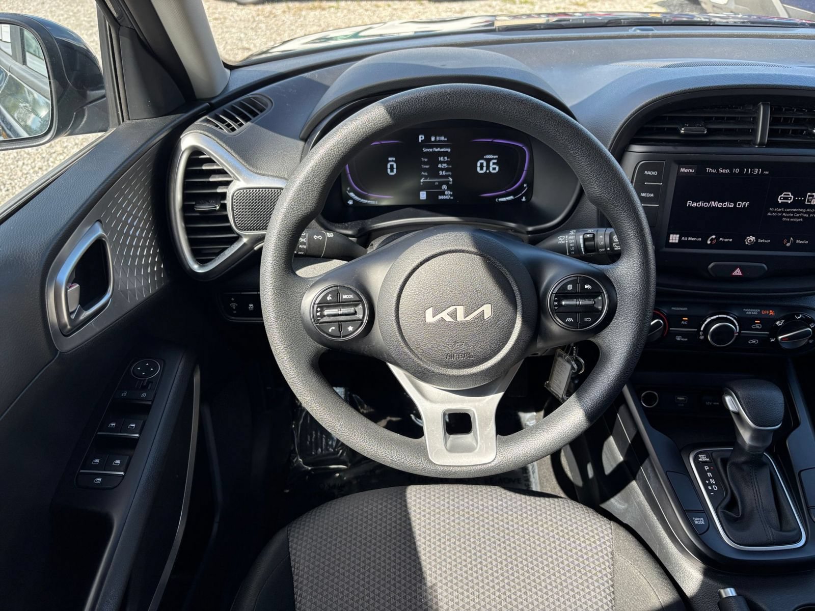 Used 2025 Kia Soul LX w/ LX Technology Package FWD image 32