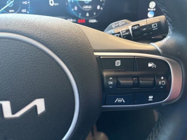 Used 2025 Kia Sportage SX image 16