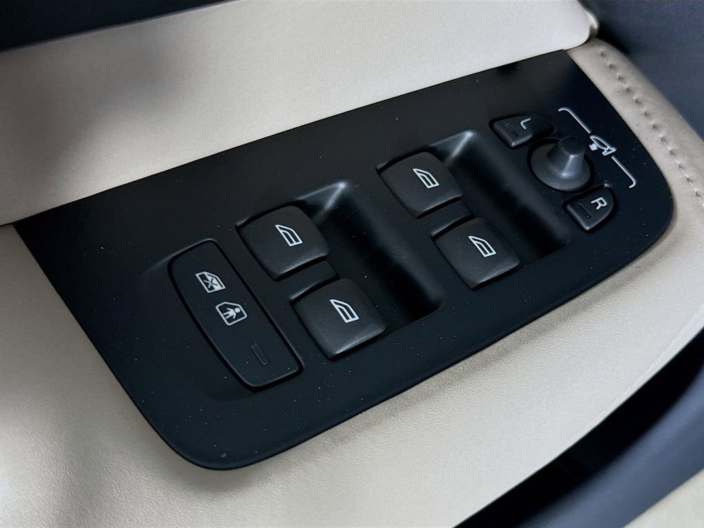 New 2026 Volvo XC60 B5 Core image 18