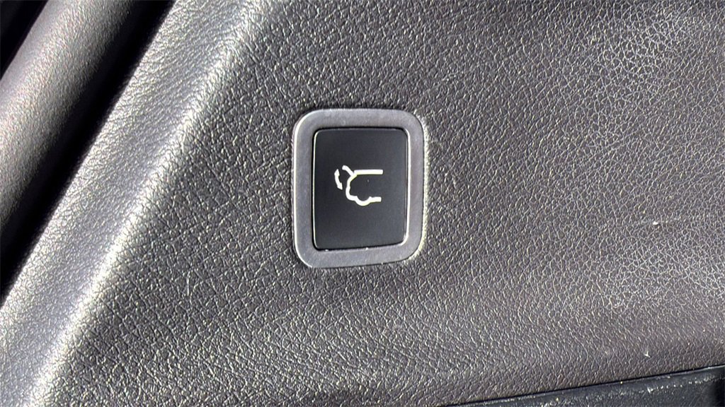 Used 2018 Chrysler Pacifica Touring-L Plus image 10