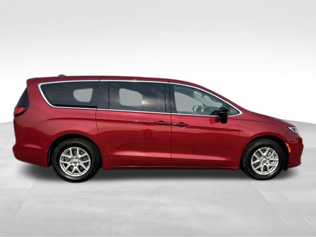 Used 2024 Chrysler Pacifica Touring-L FWD image 20