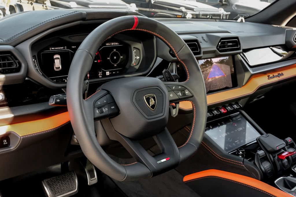 Used 2025 Lamborghini Urus SE AWD/4WD image 12
