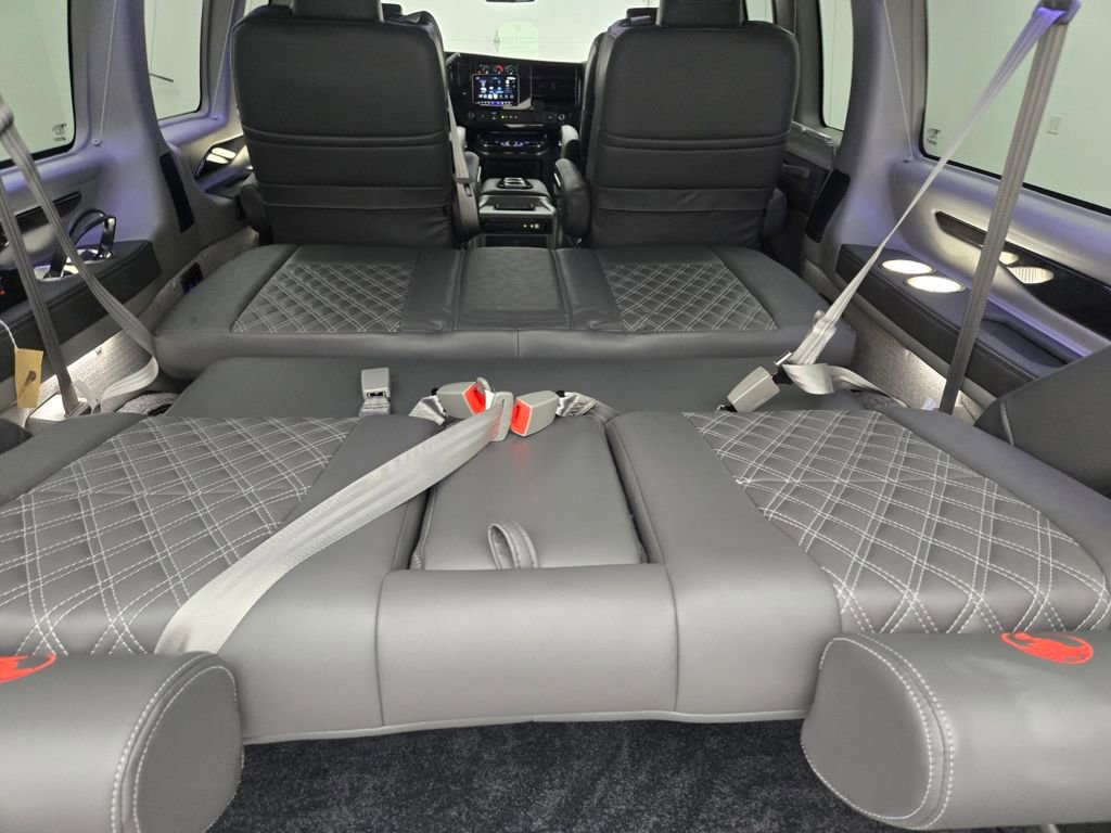 Used 2023 GMC Savana 2500 image 8