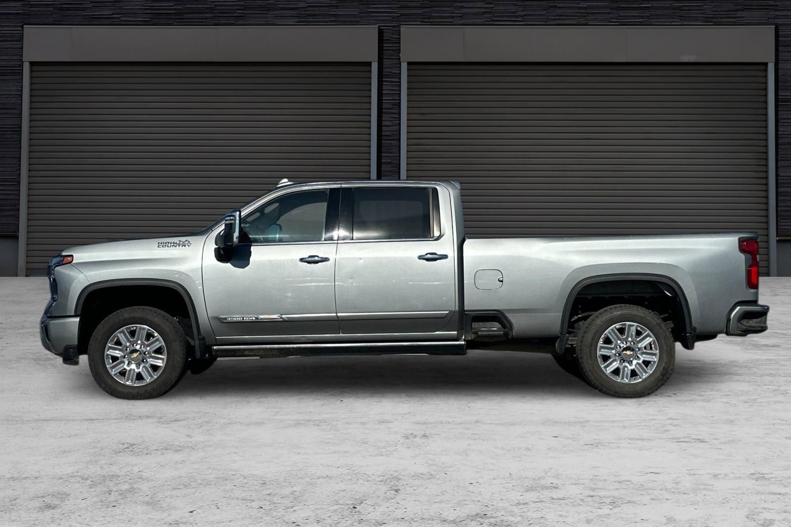 Used 2024 Chevrolet Silverado 3500 High Country w/ Technology Package image 7