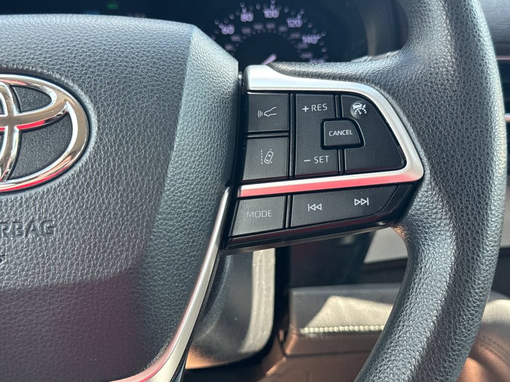 Used 2021 Toyota Sienna LE AWD/4WD image 19