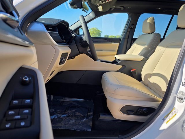 New 2025 Jeep Grand Cherokee Limited w/ Trailer Tow Package image 23