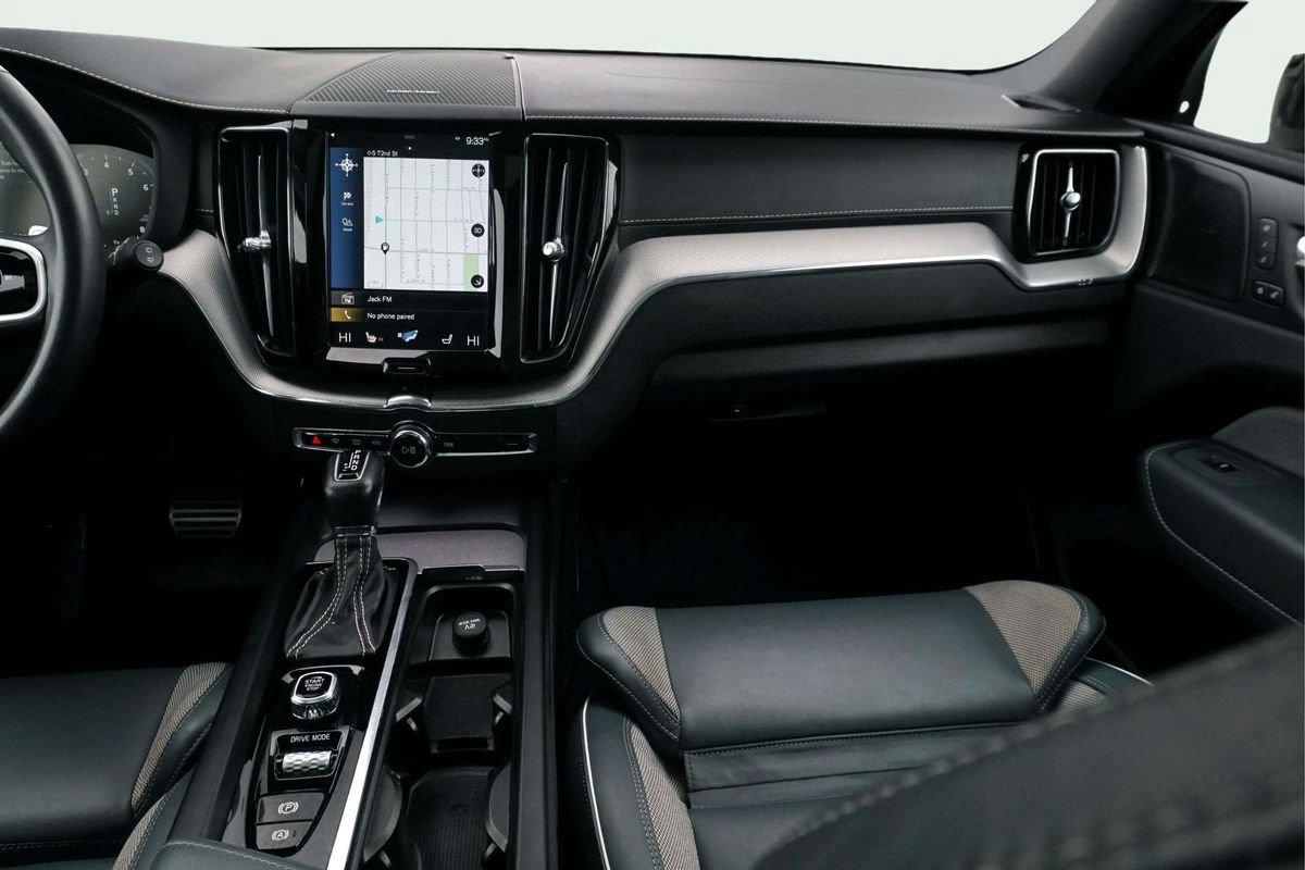 Used 2020 Volvo XC60 T5 R-Design w/ Protection Package Premier AWD/4WD image 26