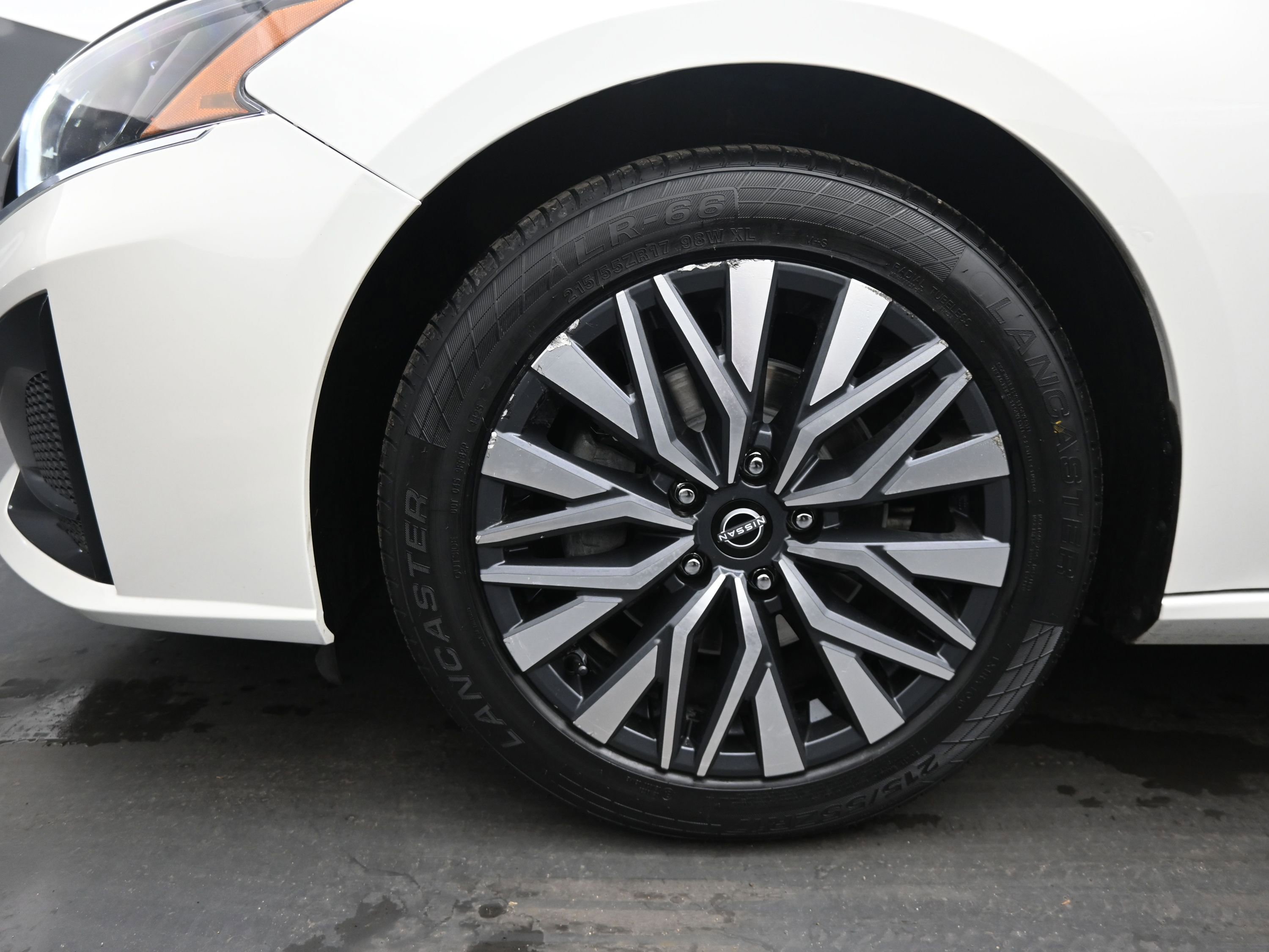 Used 2024 Nissan Altima 2.5 SV image 9