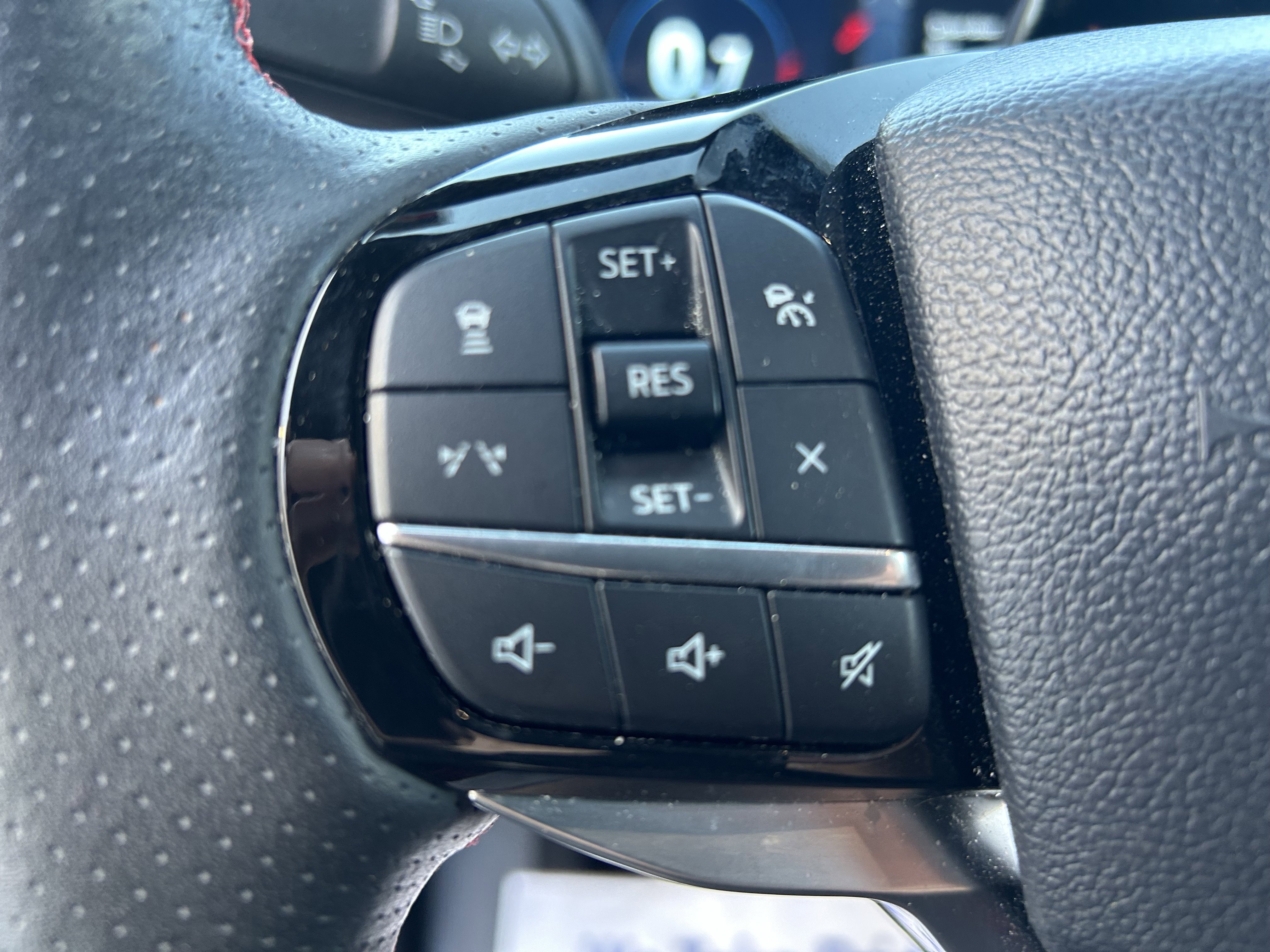 Used 2025 Ford Explorer ST-Line w/ ST-Line Street Pack AWD/4WD image 23
