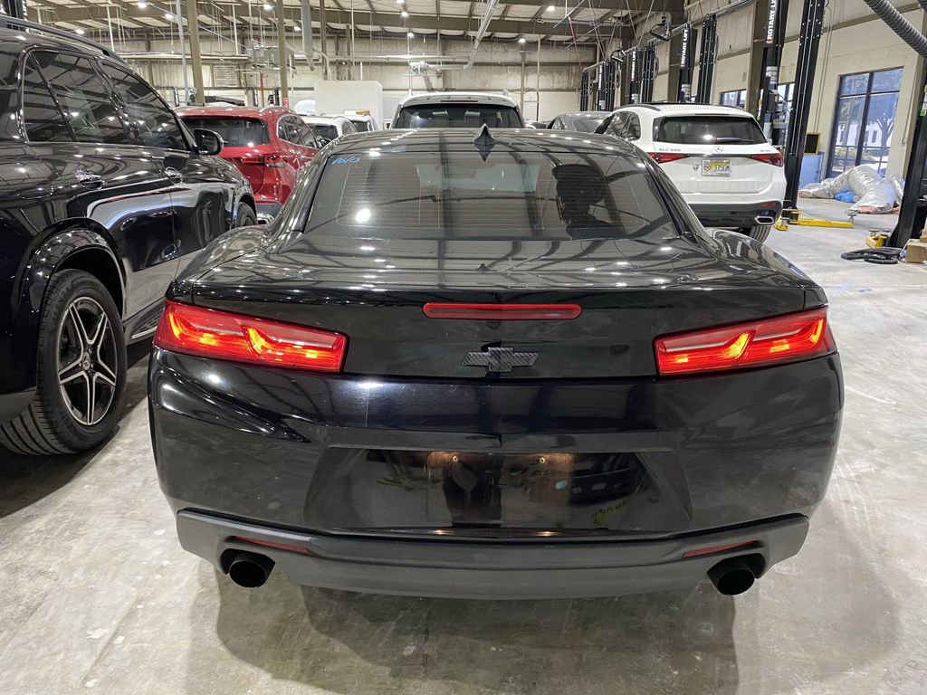 Used 2018 Chevrolet Camaro LT RWD image 13