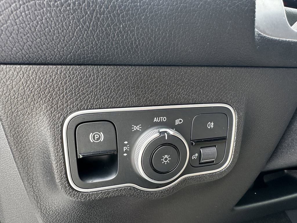 Certified 2025 Mercedes-Benz GLB 35 AMG 4MATIC image 35