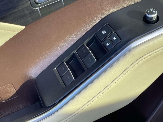 Used 2021 Toyota Highlander Platinum image 18