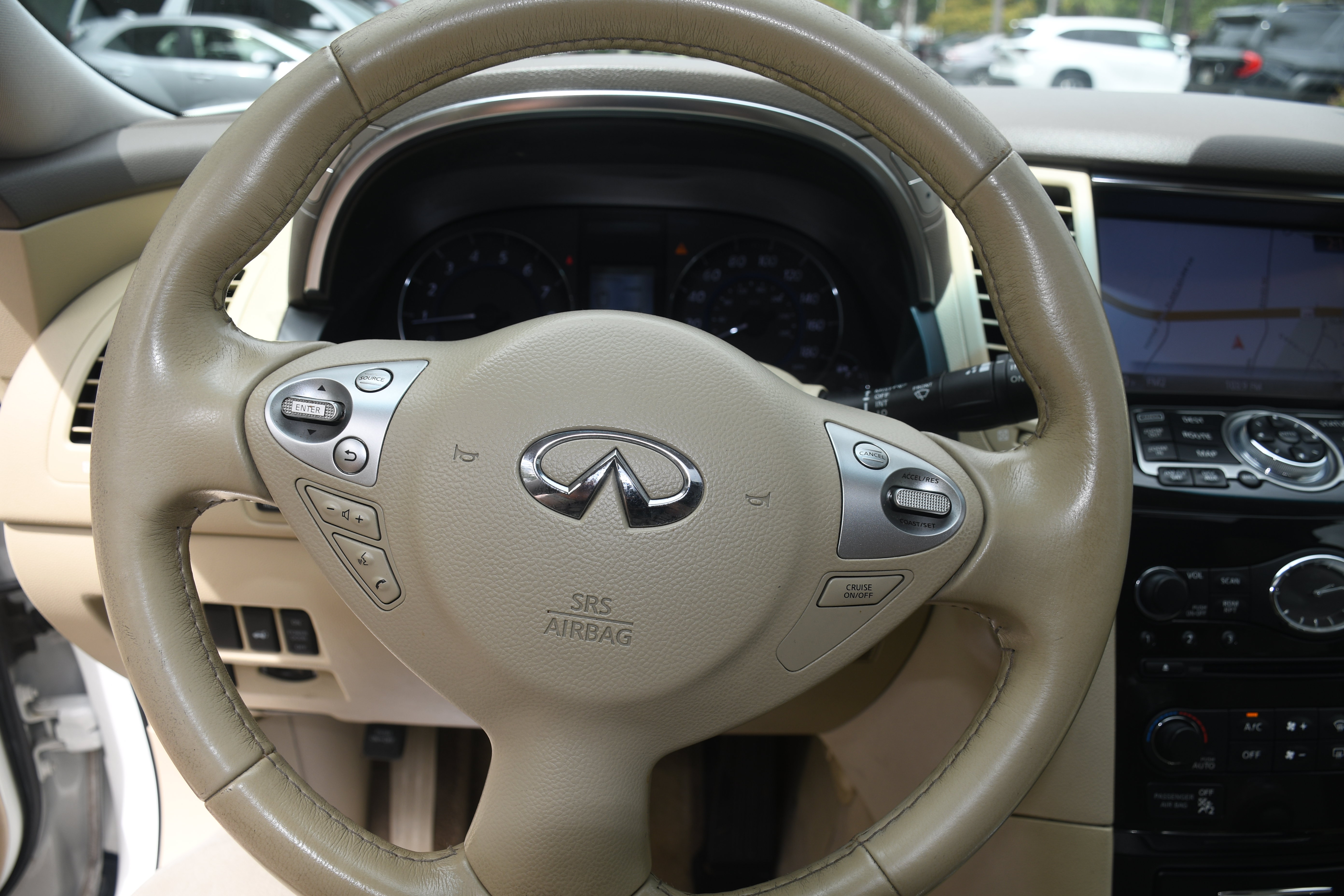 Used 2015 INFINITI QX70 AWD w/ Premium Package image 14