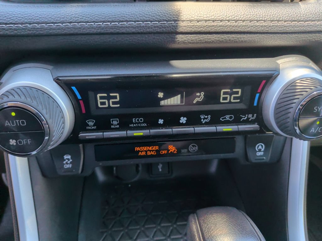 Used 2021 Toyota RAV4 XLE AWD/4WD image 14