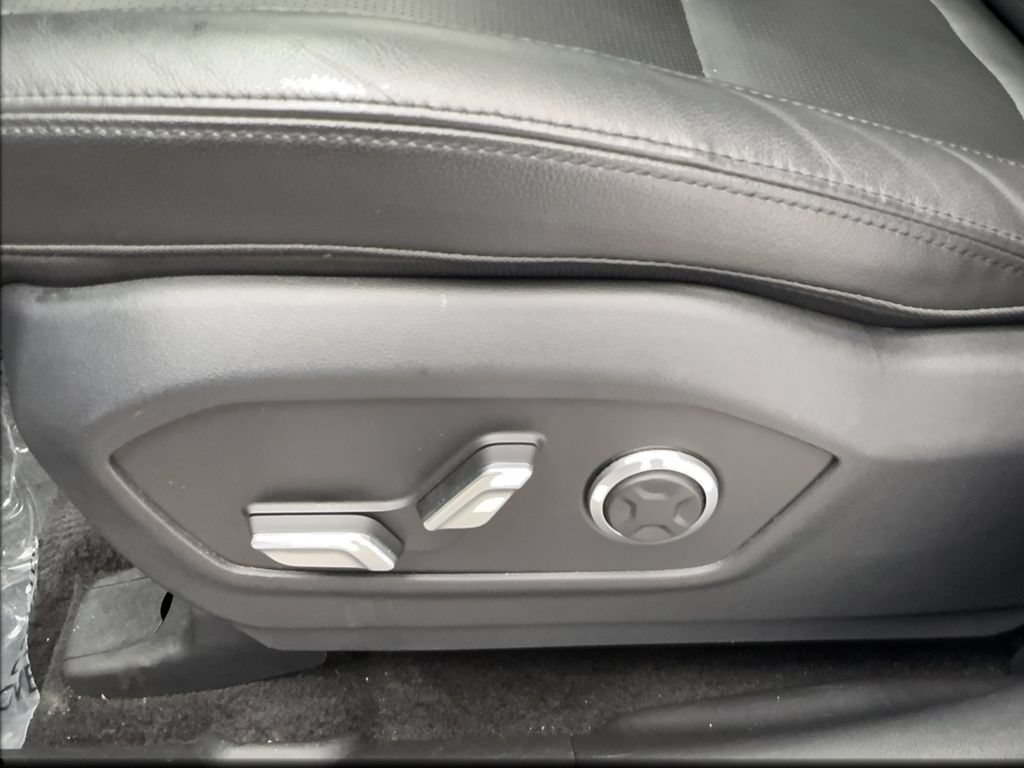Used 2025 Hyundai Santa Fe Limited AWD/4WD image 22