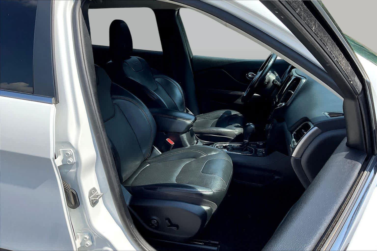 Used 2020 Jeep Cherokee Limited AWD/4WD image 8
