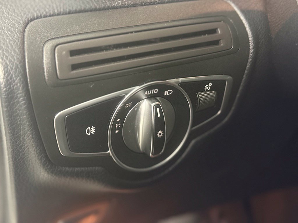 Used 2019 Mercedes-Benz GLC 300 4MATIC image 18