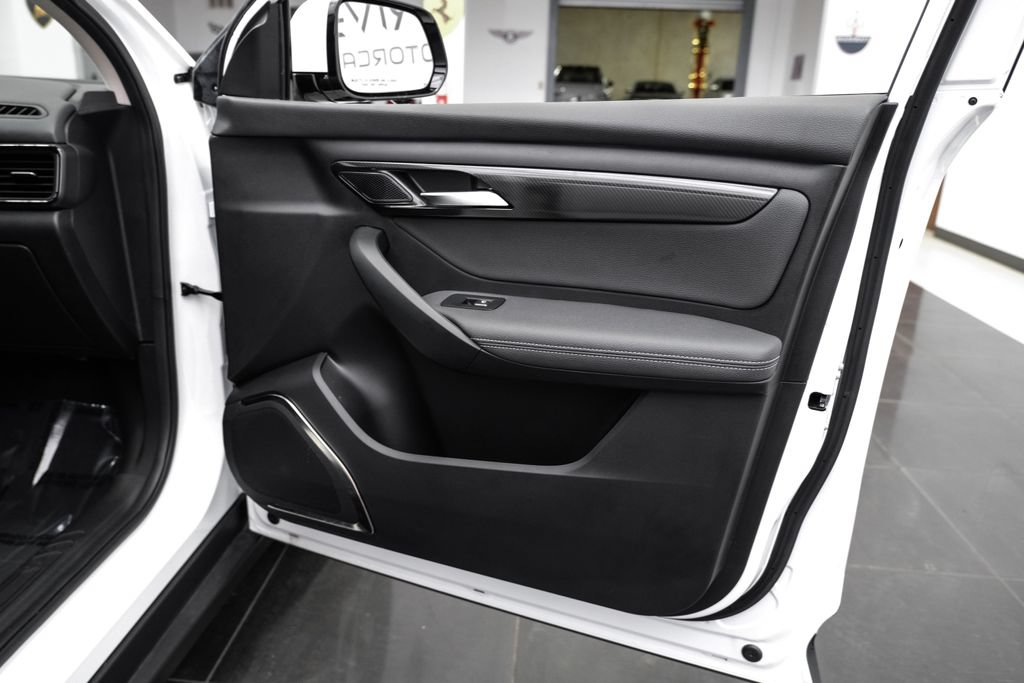 Used 2023 VinFast VF 8 Eco AWD/4WD image 45