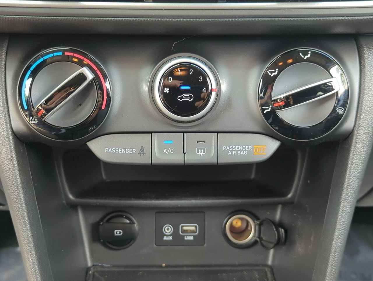 Used 2019 Hyundai Kona SE FWD image 16