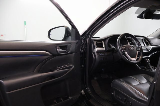 Certified 2017 Toyota Highlander SE AWD/4WD image 9