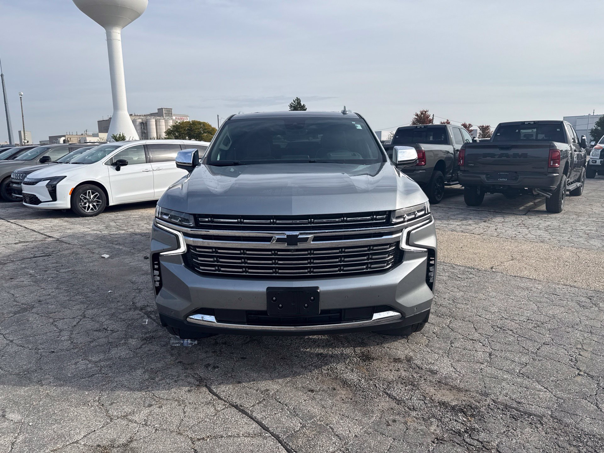 Used 2023 Chevrolet Tahoe Premier w/ Premium Package AWD/4WD image 2