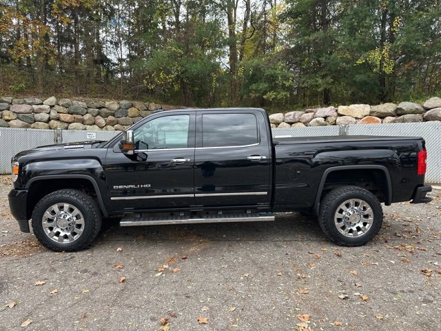 Used 2018 GMC Sierra 2500 Denali w/ Duramax Plus Package image 2