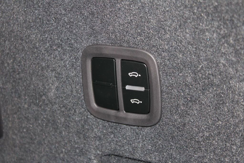 Certified 2025 Porsche Cayenne AWD/4WD image 33