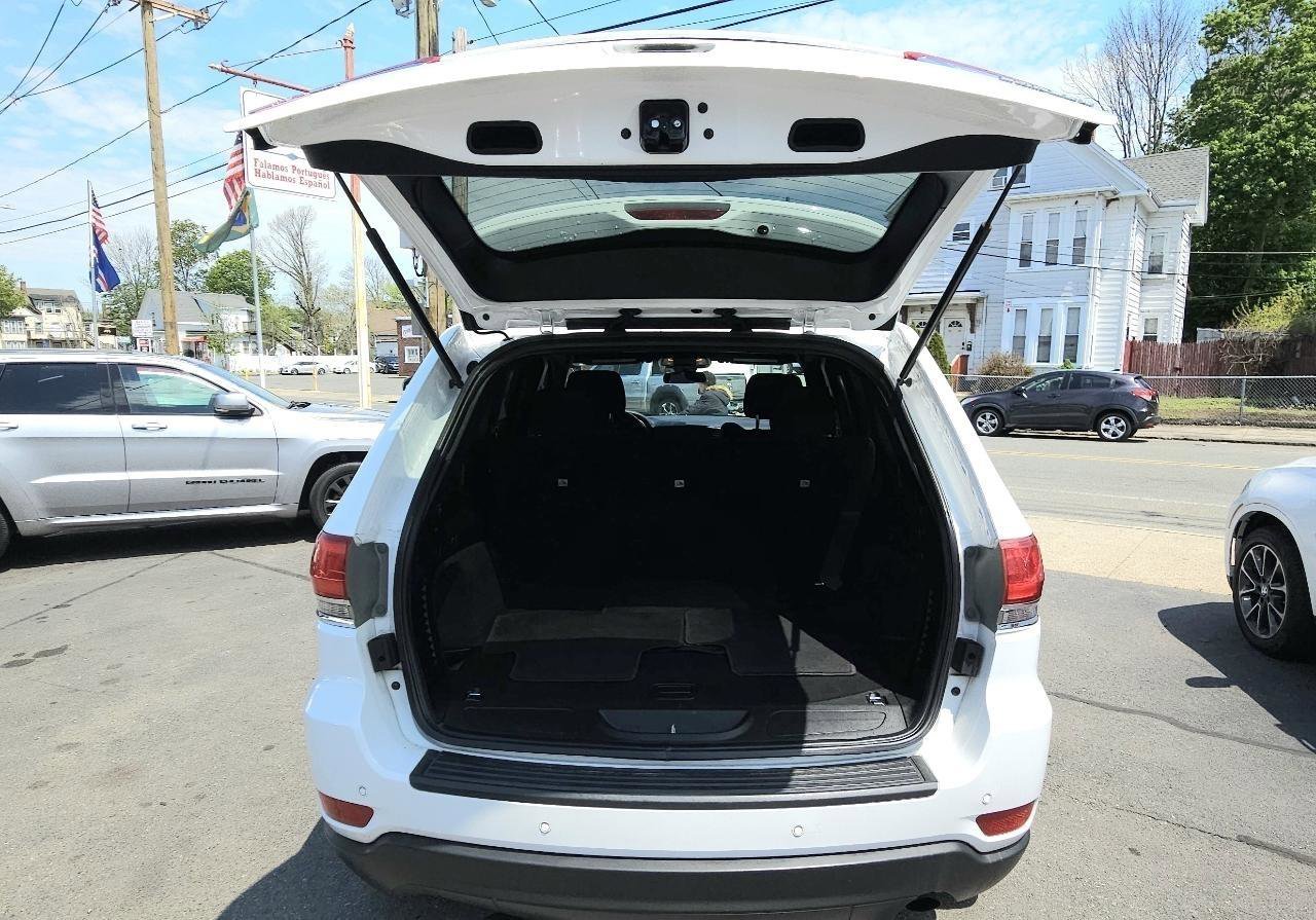 Used 2018 Jeep Grand Cherokee Laredo AWD/4WD image 25