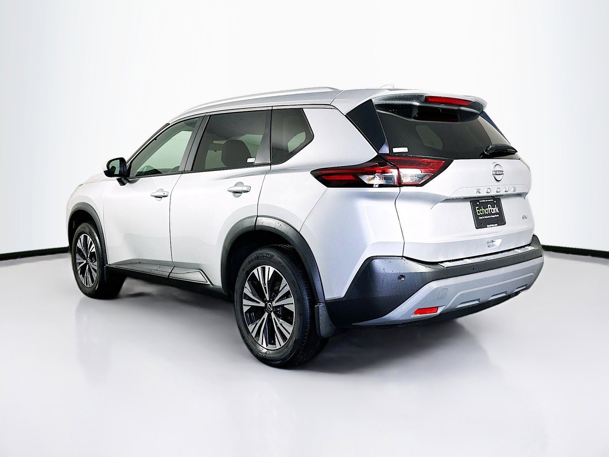 Used 2023 Nissan Rogue SV w/ SV Premium B Package image 5