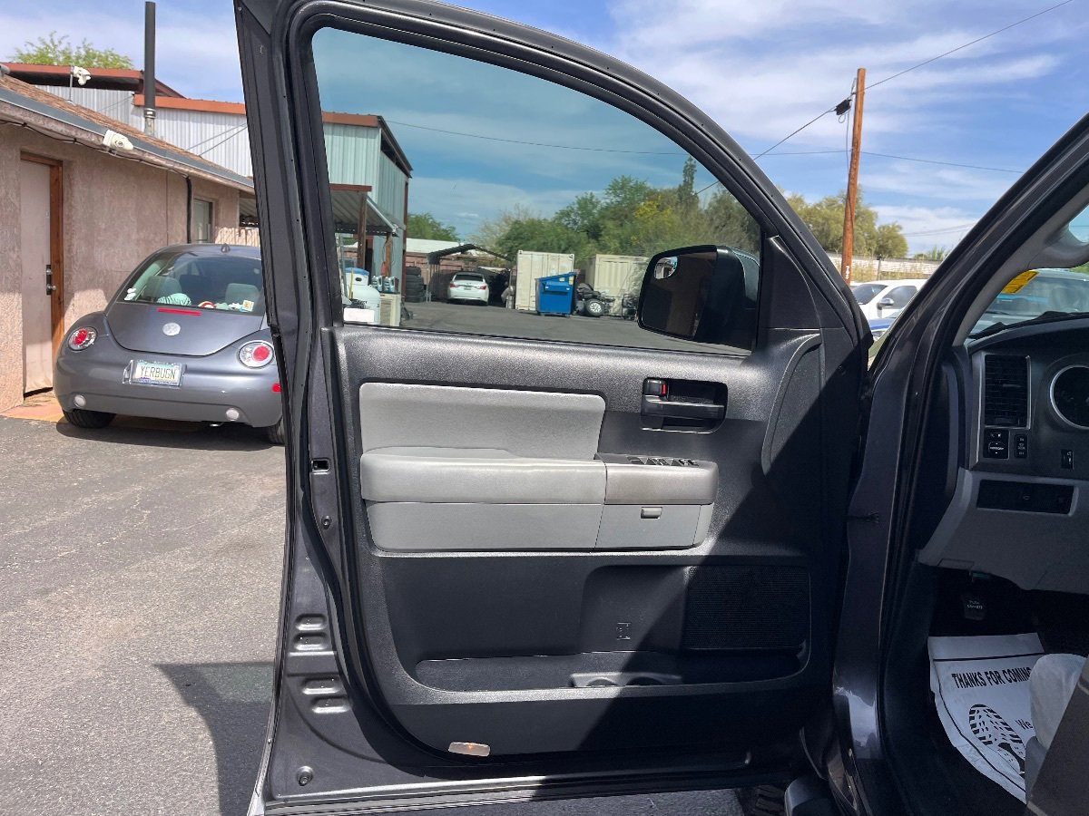 Used 2014 Toyota Sequoia SR5 AWD/4WD image 30
