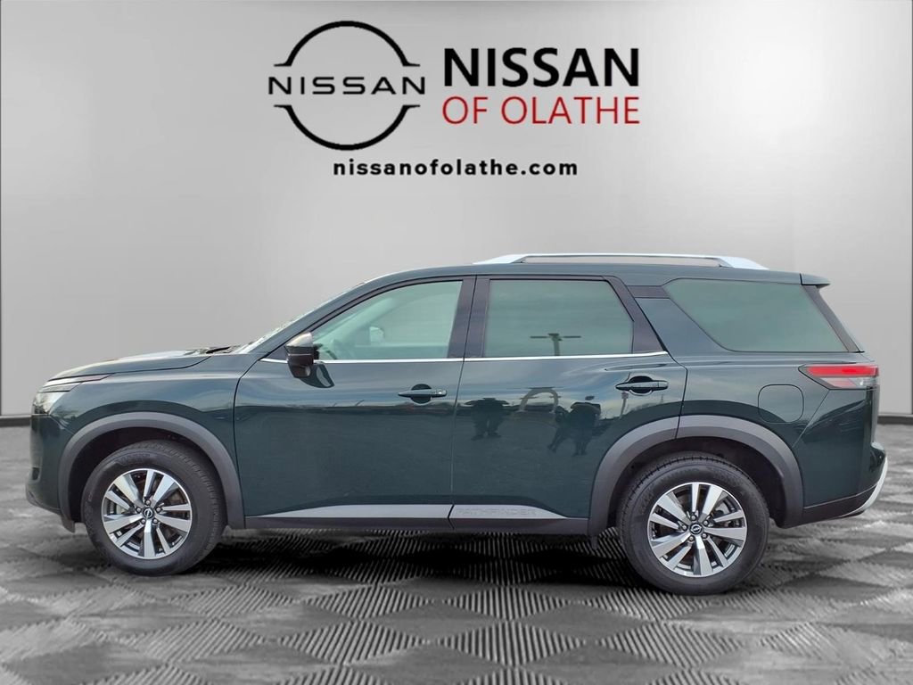 Certified 2025 Nissan Pathfinder SL image 18