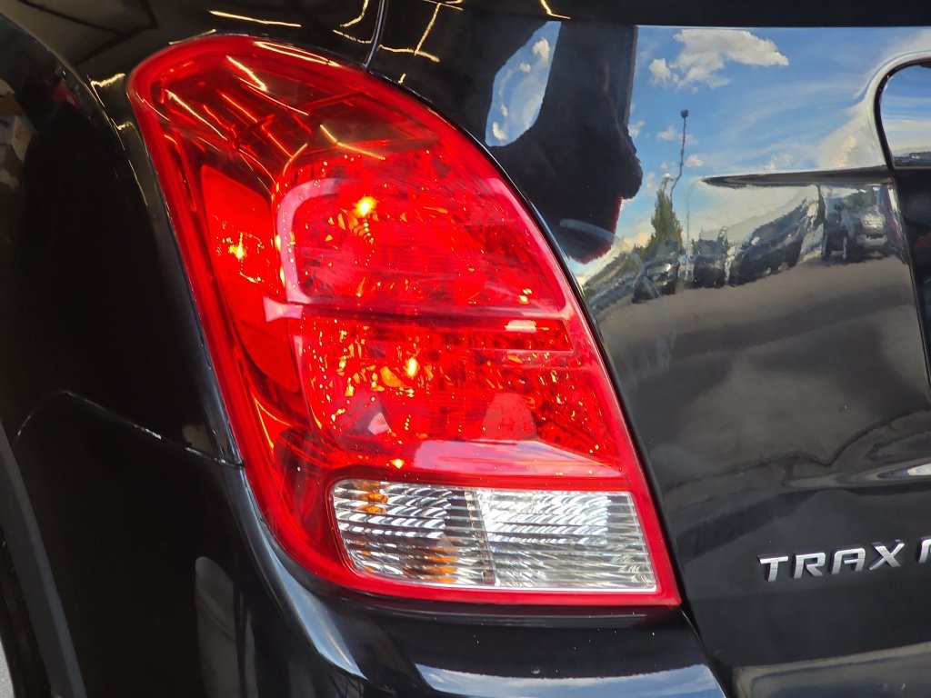 Used 2019 Chevrolet Trax LS AWD/4WD image 33