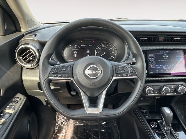 Used 2023 Nissan Kicks SV image 2
