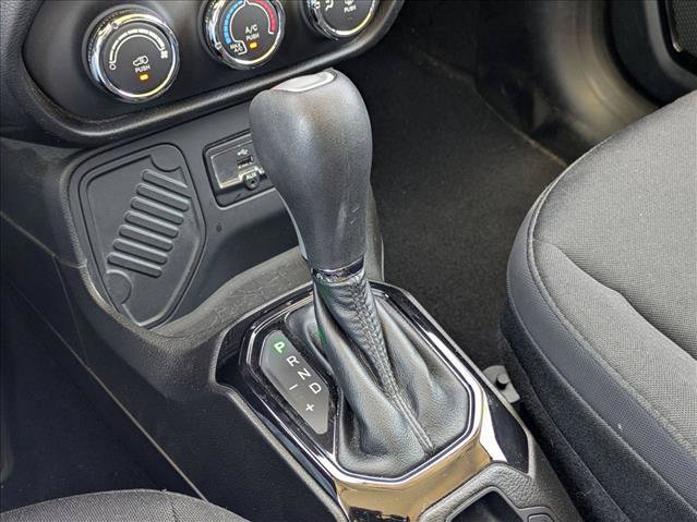 Used 2017 Jeep Renegade Altitude FWD image 12