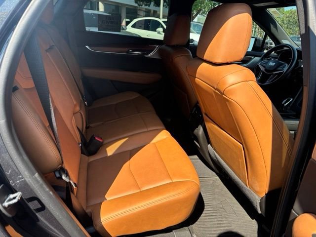 Used 2023 Cadillac XT5 Premium Luxury w/ Technology Package AWD/4WD image 7