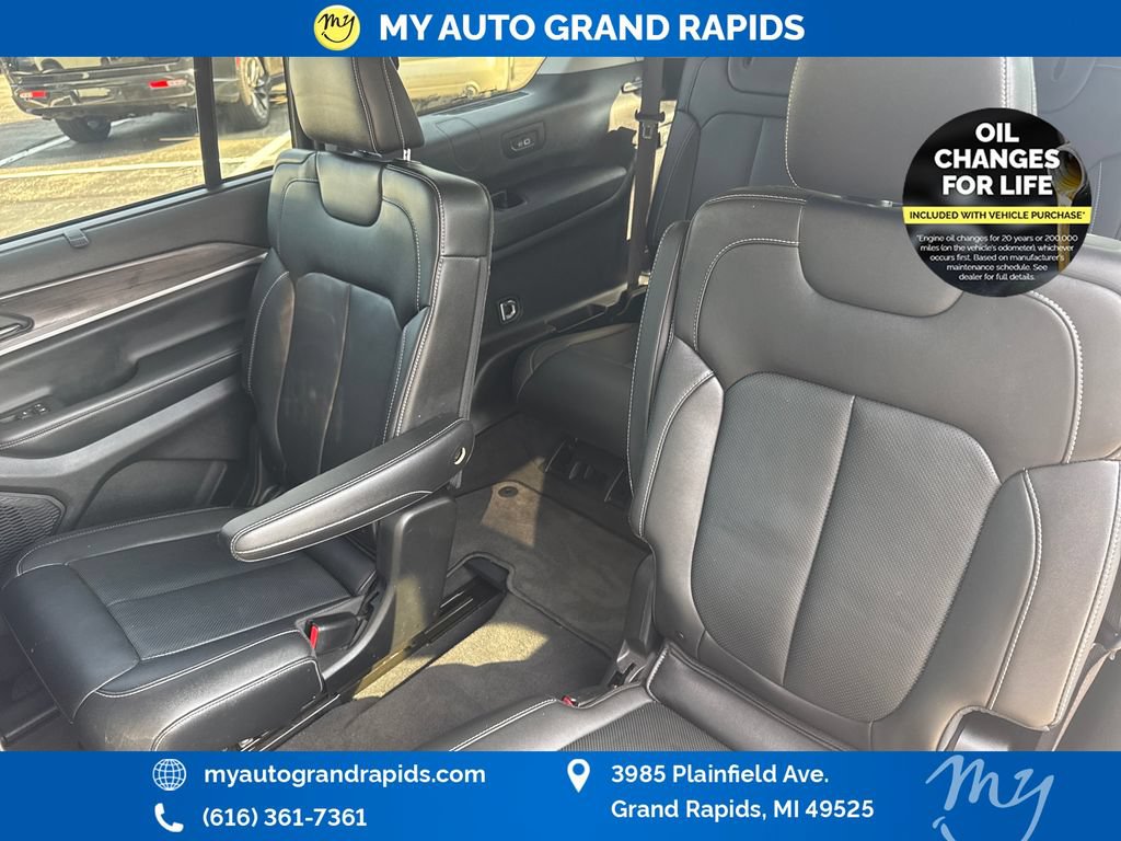 Used 2023 Jeep Grand Cherokee L Limited w/ Luxury Tech Group II AWD/4WD image 28